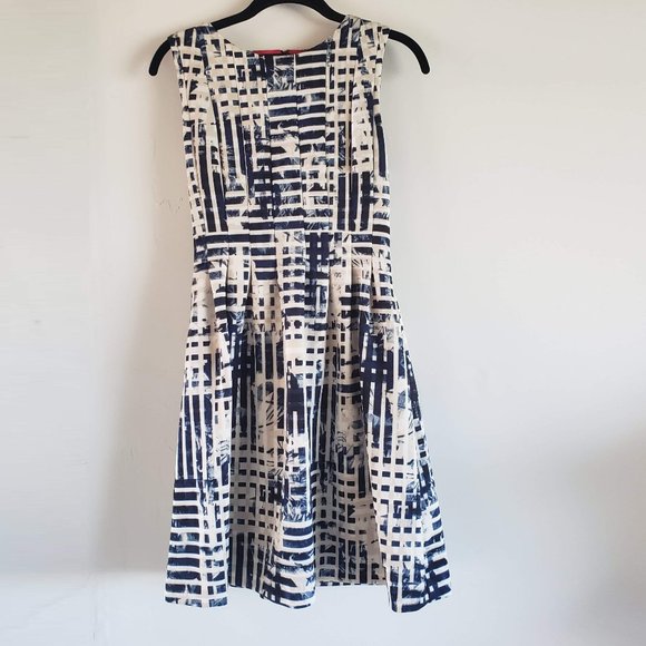 Vince Camuto Dresses & Skirts - Vince Camuto Blue & White Print Mini Dress Sz 4